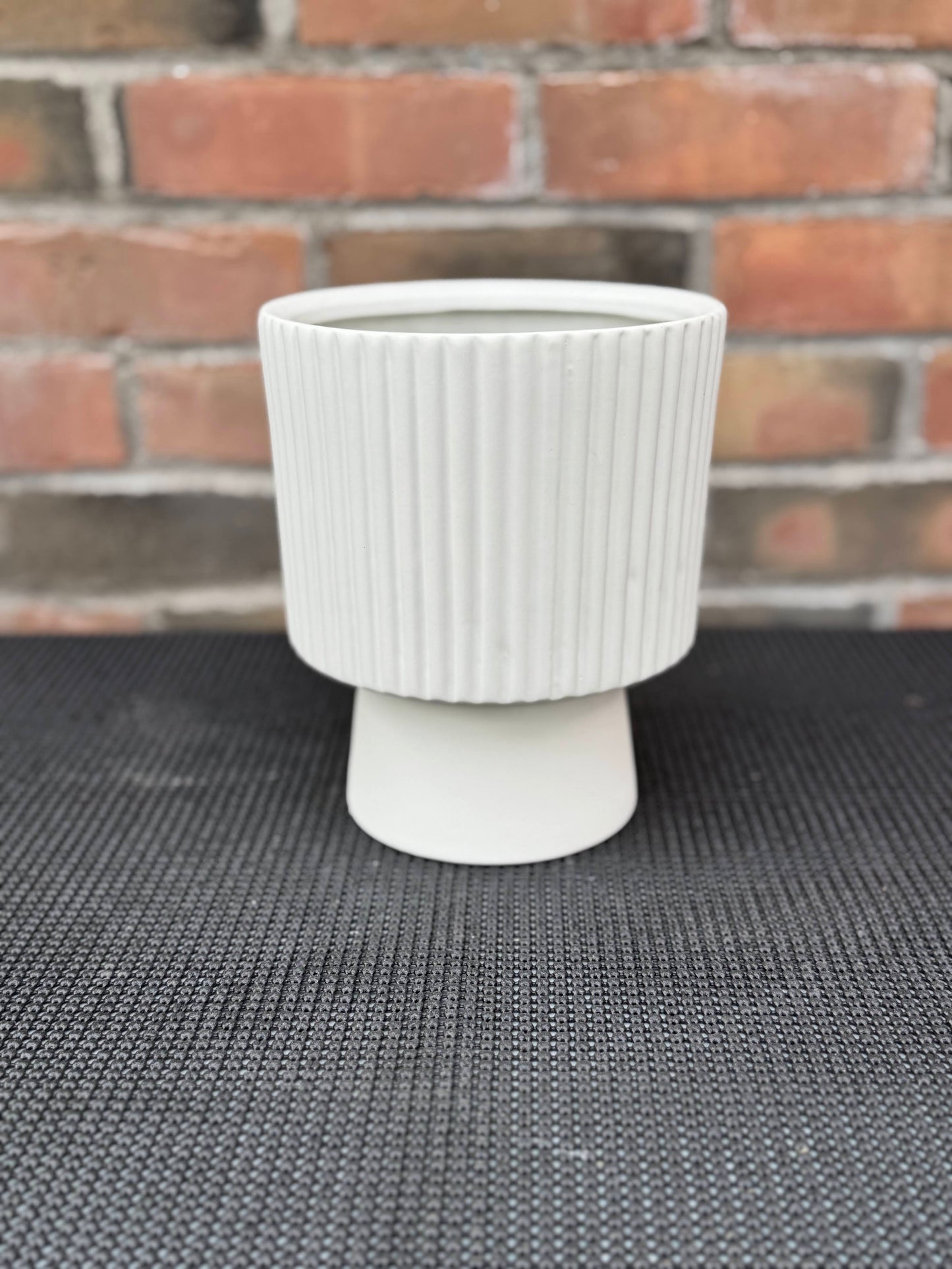 6" Hilda Pedestal Pot - White