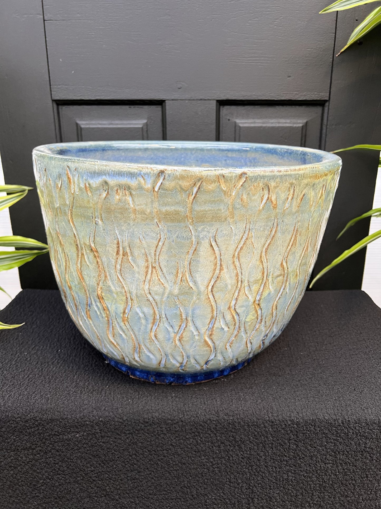 14.5" Rainy Amazing Gray Seaweed Toga Pot