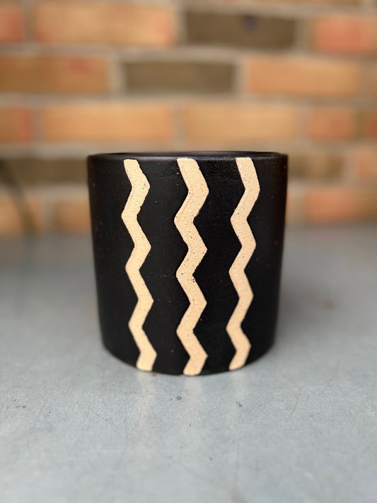 5.3" Lasco Waves Planter - Black